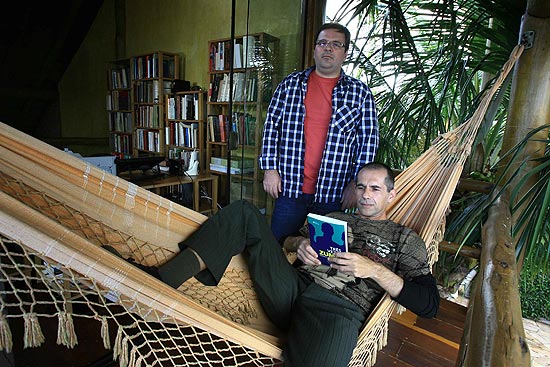 Jean Marcel (na rede) e Ricardo Alexandre, autores do livro "Trs Vezes Zumbi"
