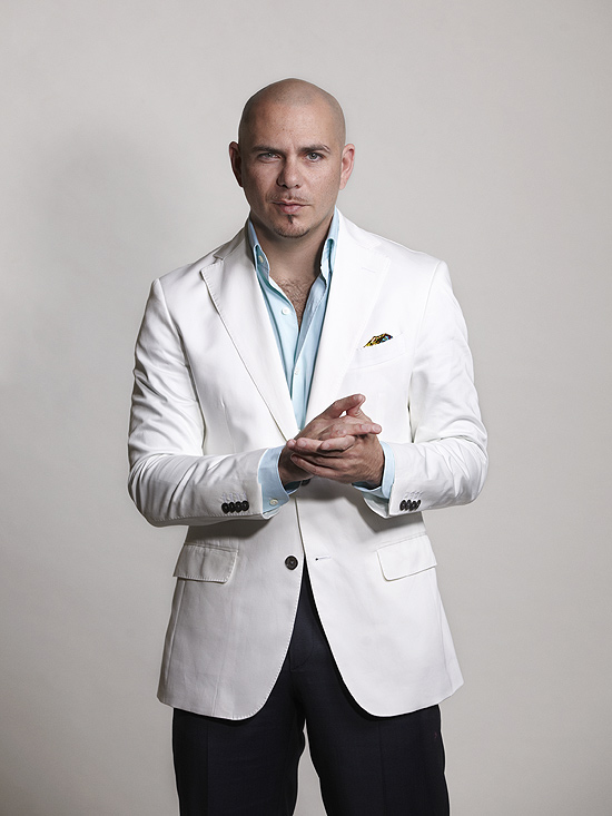 O rapper Pitbull é uma das sensações do pop eletrônico e canta tema de "Homens de Preto 3"