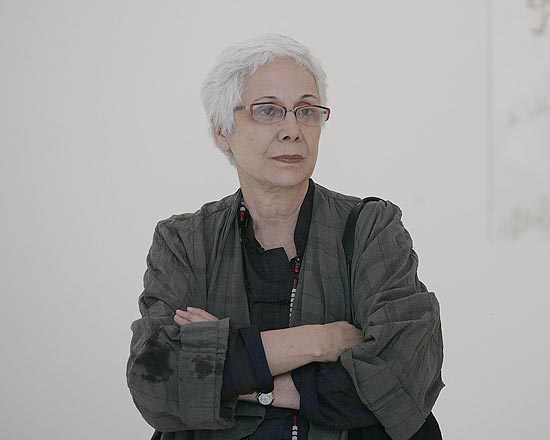 A artista plástica Anna Maria Maiolino em exposição em Barcelona