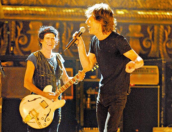 Cena de "Shine a Light", documentário sobre o Rolling Stones; na foto, Keith Richards (à esq.) e Mick Jagger