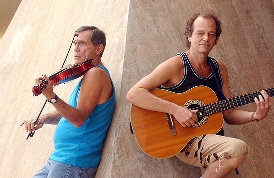 Os músicos Jorge Mautner (esq.) e Nelson Jacobina
