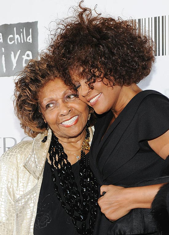 Cissy Houston com a filha Whitney Houston em 2010