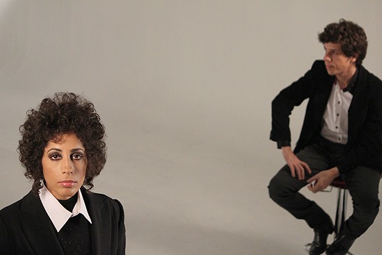 Marcia Castro e Hlio Flanders na gravao do clipe da msica "29 Beijos"