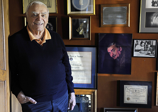 O ator Ernest Borgnine em sua casa em Beverly Hills, na Califórnia, em 2010 