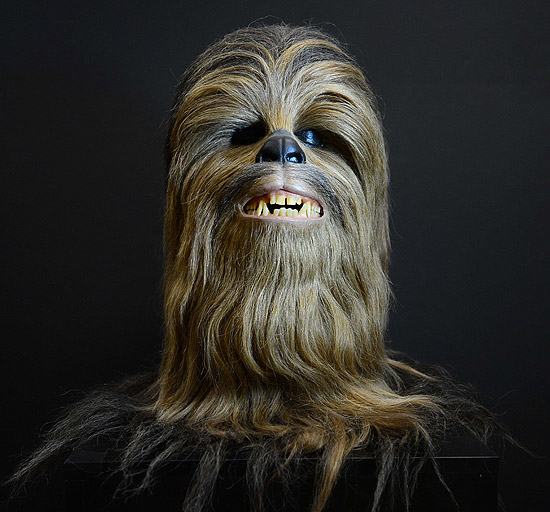 Máscara de Chewbacca é vendida por R$ 333 mil em leilão nos EUA - TV e  Lazer - Extra Online