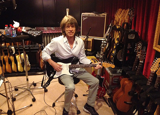 O vocalista dos Rolling Stones, Mick Jagger, em estdio em Paris