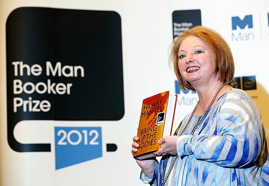 Hilary Mantel ao receber o Man Booker Prize, principal lurea literria do Reino Unido