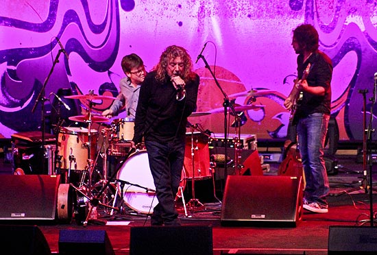 O ex-vocalista do Led Zeppelin, Robert Plant, em apresentao no Rio