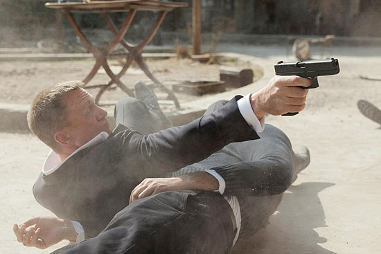 Daniel Craig no papel de James Bond em cena do filme &quot;007 - Operao Skyfall&quot;