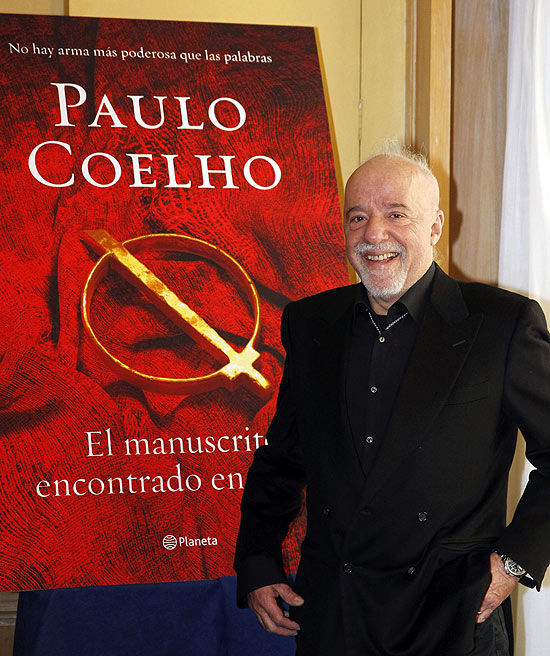O escritor Paulo Coelho lança novo livro na Espanha