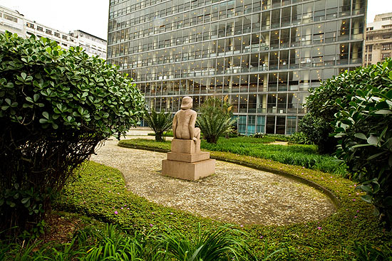 O Palcio Capanema, no Rio, foi projetado por seis arquitetos, entre eles Oscar Niemeyer e Lcio Costa