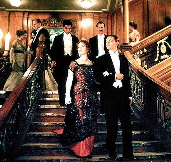 Cena do filme "Titanic" com Kate Winslet e Leonardo DiCaprio