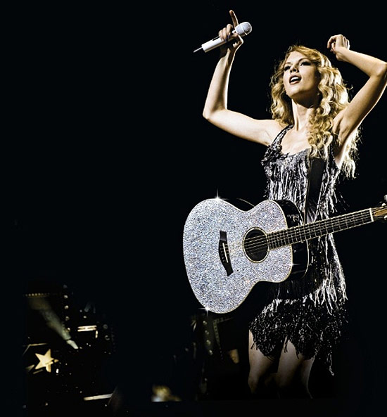 A cantora Taylor Swift em show da turnê "Fearless"
