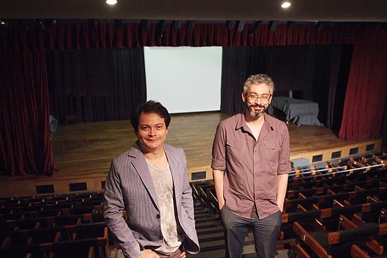 O crítico Kil Abreu (à esq.) e o dramaturgo Ruy Filho, curadores de salas de espetáculos em SP