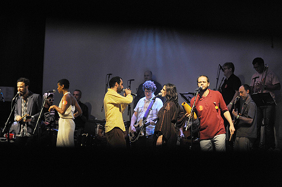 Orquestra Imperial no show de lançamento do álbum no Rio