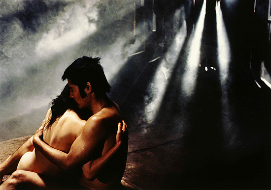 Cena do filme "O Imprio dos Sentidos" (1976), do cineasta Nagisa Oshima
