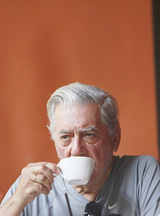 O escritor Mario Vargas Llosa em Cartagena