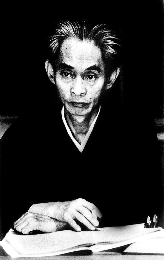 O escritor japons Yasunari Kawabata (1899-1972), vencedor do Prmio Nobel de Literatura de 1968