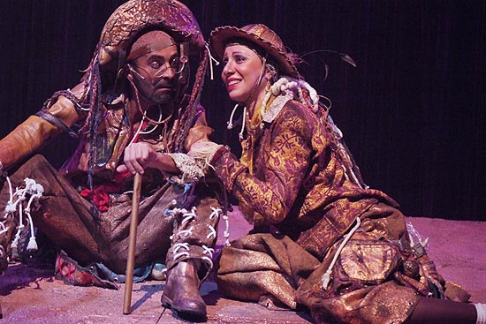Cena do espetculo "Lampio & Lancelote", que estreia quinta-feira (14) no Teatro do Sesi