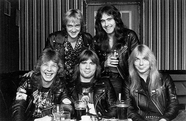 O baterista Clive Burr (à esq, em baixo), com os demais integrantes do grupo Iron Maiden