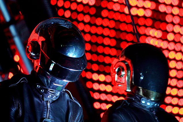 Apresentao do duo francs Daft Punk durante o Tim Festival, no Rio, em 2006; dupla lana novo disco em maio
