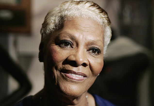 A cantora de soul Dionne Warwick, 72, que entrou com um pedido de falência na Justiça norte-americana