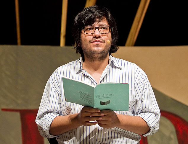 O escritor chileno Alejandro Zambra durante a Flip 2012