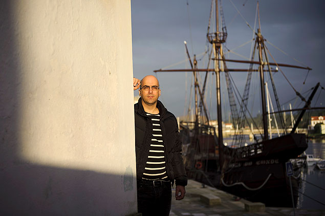 O escritor portugus Valter Hugo Me, vencedor do Portugal Telecom em 2012