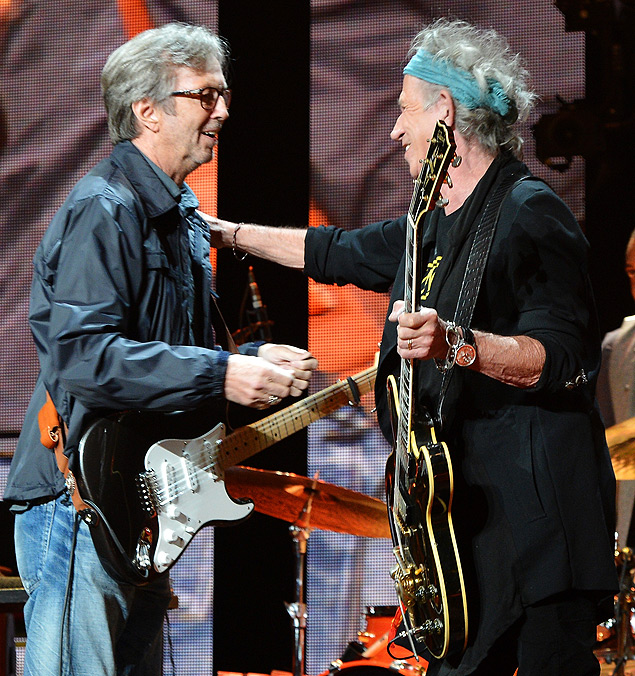 Eric Clapton (esq.) e Keith Richard, dos Rolling Stones, em show no festival Crossroads, em Nova York
