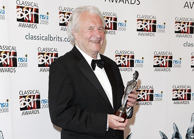 O maestro britânico Colin Davis, que foi presidente da Orquestra Sinfônica de Londres, morre aos 85 anos