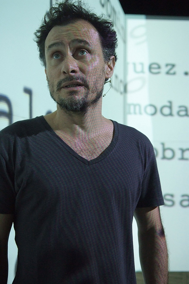 Enrique Diaz, ator e encenador de "Cine Monstro Verso 1.0"