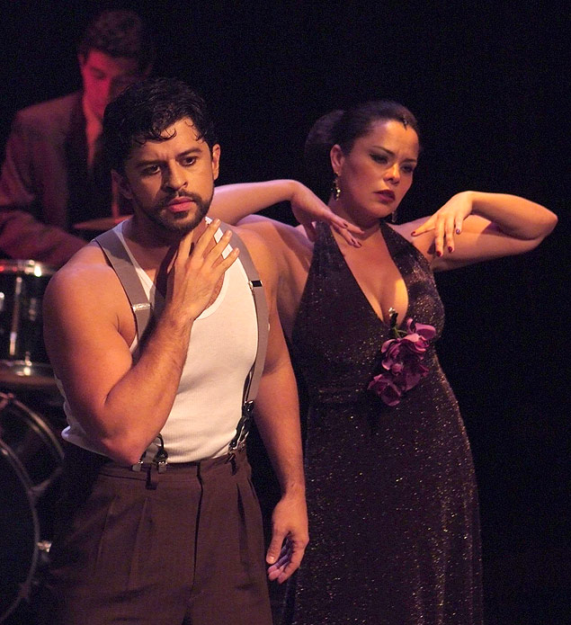 Luciano Andrey e Andrea Marquee em cena de "Vingana"