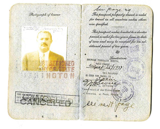 As primeiras pginas do passaporte de Ernest Hemingway, expedido em 1934 para uma viagem  Frana