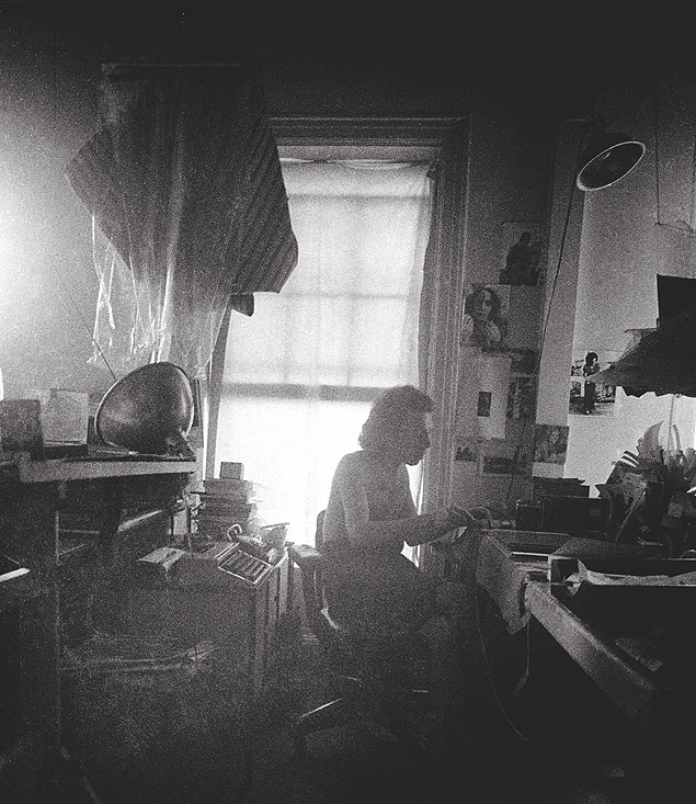 Hlio Oiticica no loft 4, em Nova York, cidade onde o artista morou entre 1971 e 1977