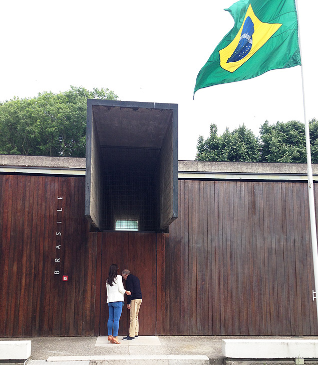 Visitantes se deparam com portas fechadas no pavilho brasileiro da Bienal de Veneza