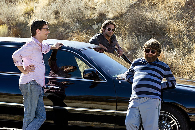 A partir da esq., Ed Helms, Bradley Cooper e Zach Galifianakis em cena de "Se Beber, No Case - Parte 3"