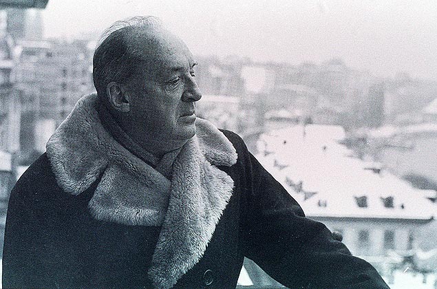O escritor russo naturalizado americano Vladimir Nabokov (1899-1977), cujos contos ganham antologia