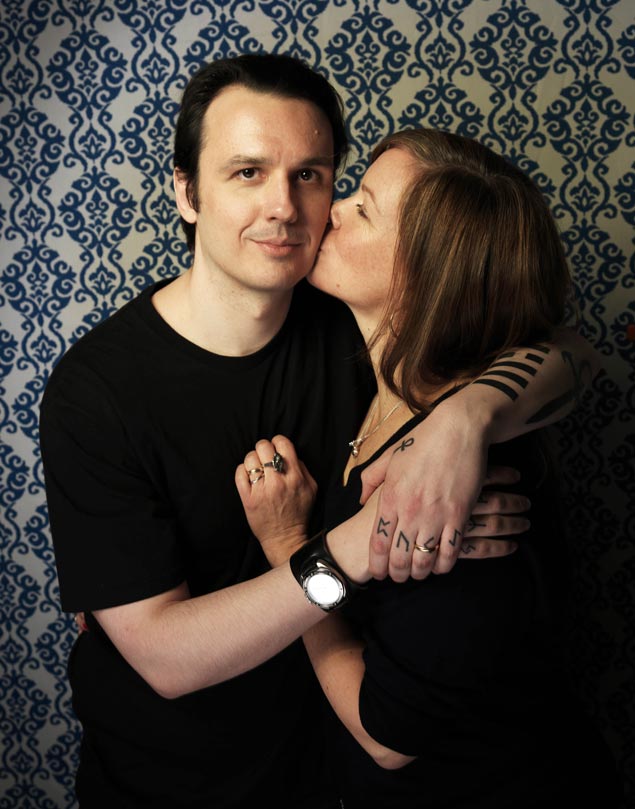 Damien Echols e sua mulher, Lorri Davies, que o conheceu após ver filme sobre sua prisão