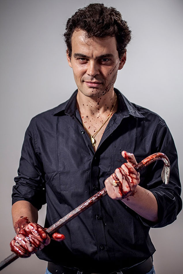 O ator Carmo Dalla Vecchia, que protagoniza o curta independente de terror "Pedaços"