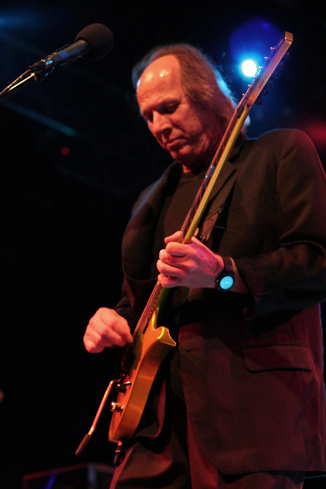 O guitarrista Adrian Belew