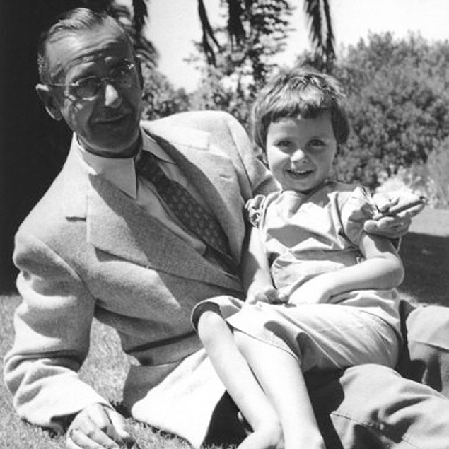 O escritor alemo Thomas Mann e seu neto Frido, coautor do livro 'Terra Mtria