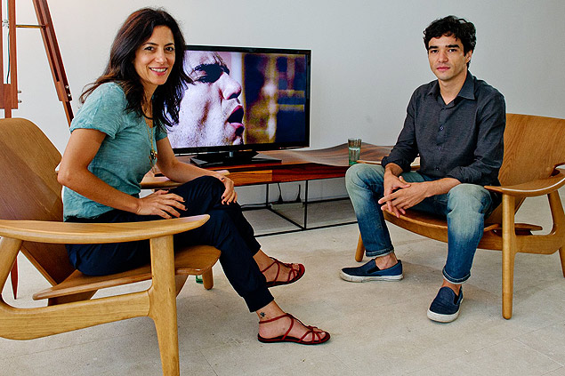 Marina Person entrevista Caio Blat na nova temporada de 'O Papel da Vida', programa do Canal Brasil