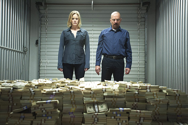 Anna Gunn e Bryan Cranston em cena de 'Breaking Bad', premiada série sobre um professor que se torna traficante