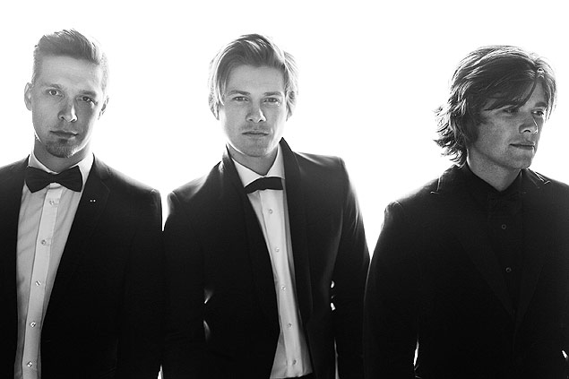 Isaac Hanson, Taylor Hanson e Zac Hanson se apresentam no domingo, apresentando o álbum Anthem (2013)