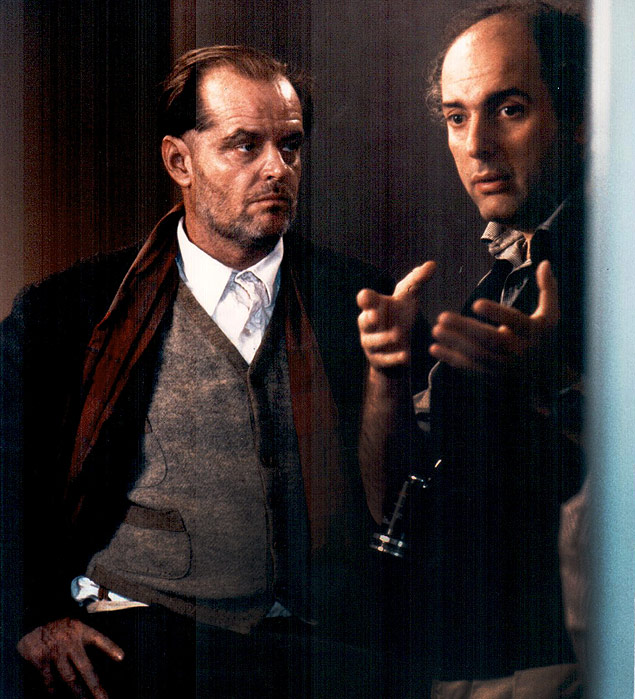 O ator Jack Nicholson (à esq.) e o cineasta Hector Babenco durante as filmagens de "Ironweed" (1987)