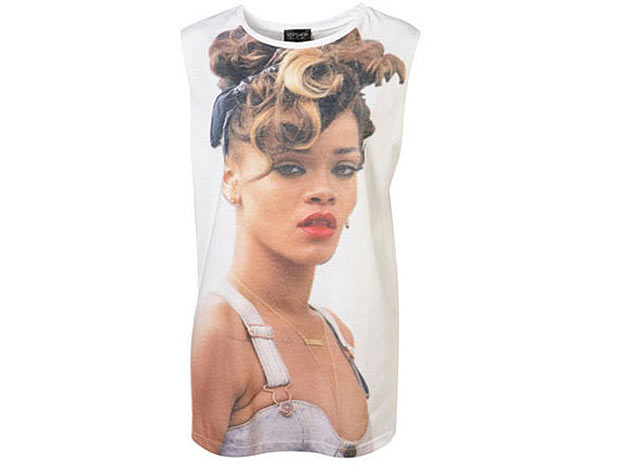 Camiseta da Topshop que usou imagem de Rihanna sem autorizao da cantora