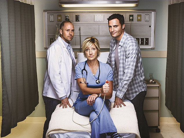 Os atores Paul Schulze, Edie Falco e Dominic Fumusa do seriado "Nurse Jackie"