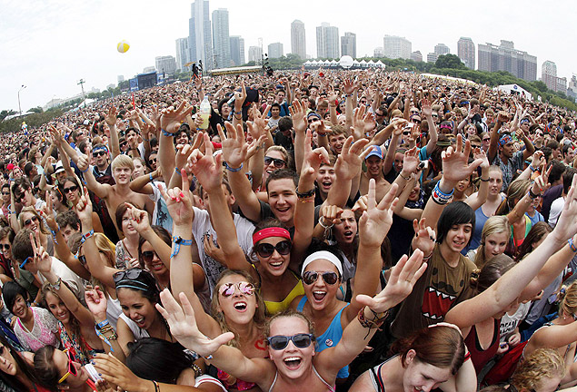 Público no Grant Park de Chicago para o festival de música Lollapalooza