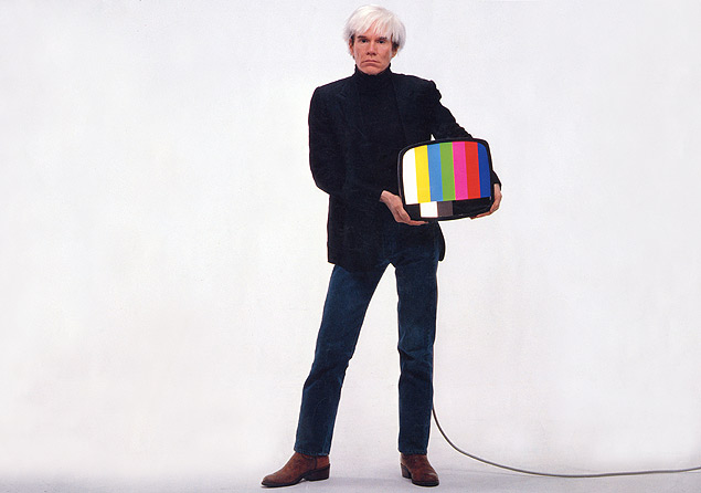 O artista pop norte-americano Andy Warhol em comercial da TDK, em 1982, em Pittsburgh, nos Estados Unidos