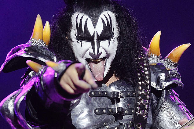 O roqueiro Gene Simmons, baixista do Kiss; banda trouxe futebol americano a Los Angeles